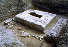 Basamento di monumento funerario "a podio"